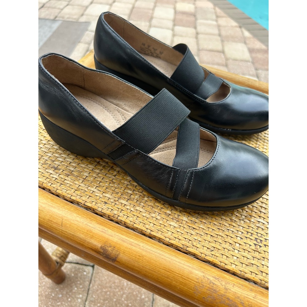 Naturalizer Black Leather Mary Jane Flats Elastic Straps Comfort Shoes 8M